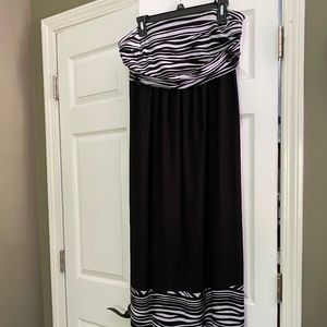 Chico's - Maxi Dress - Black & White - Size 2 (Chico Sizes)